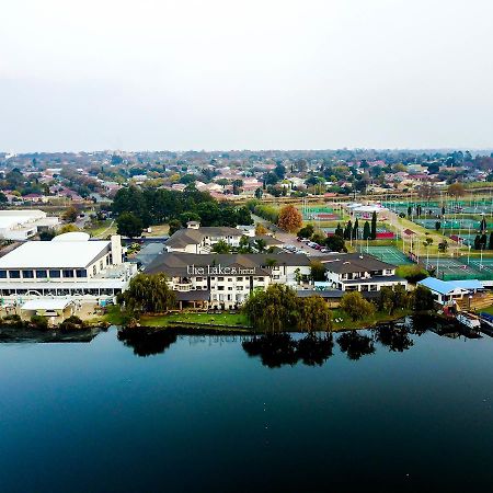 The Lakes Hotel & Conference Centre Бенони Екстериор снимка