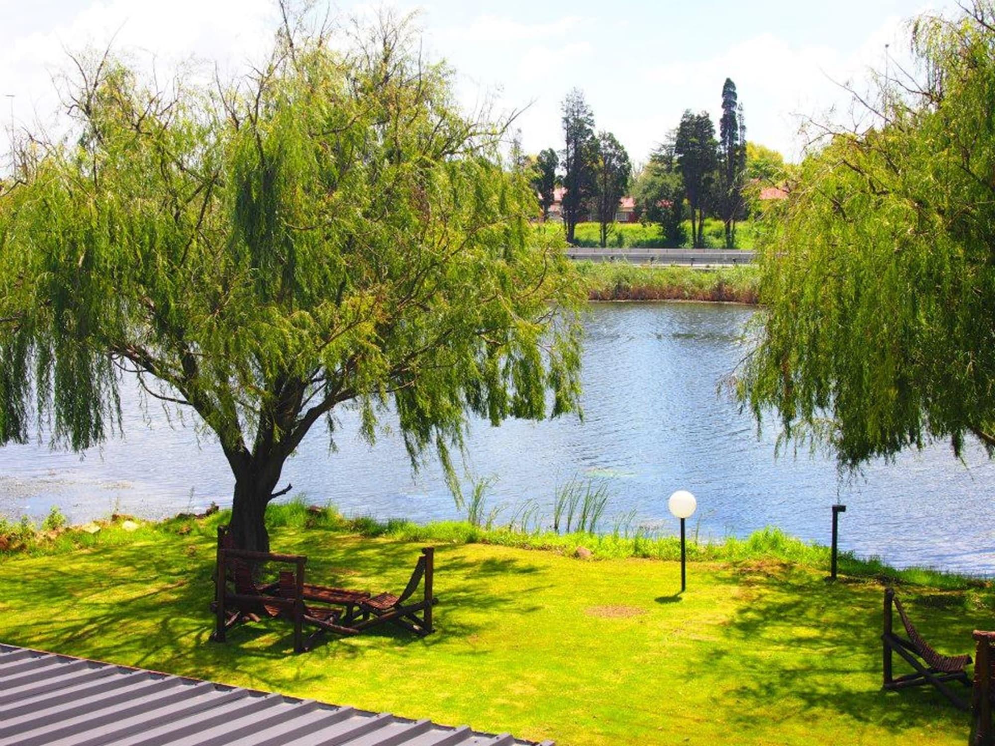 The Lakes Hotel & Conference Centre Бенони Екстериор снимка