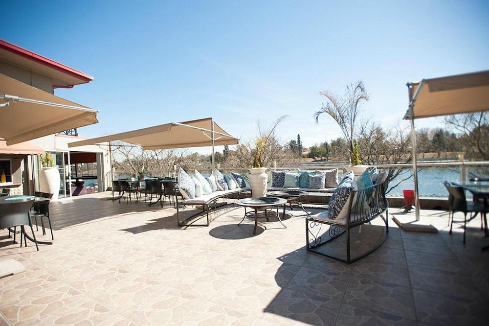 The Lakes Hotel & Conference Centre Бенони Екстериор снимка