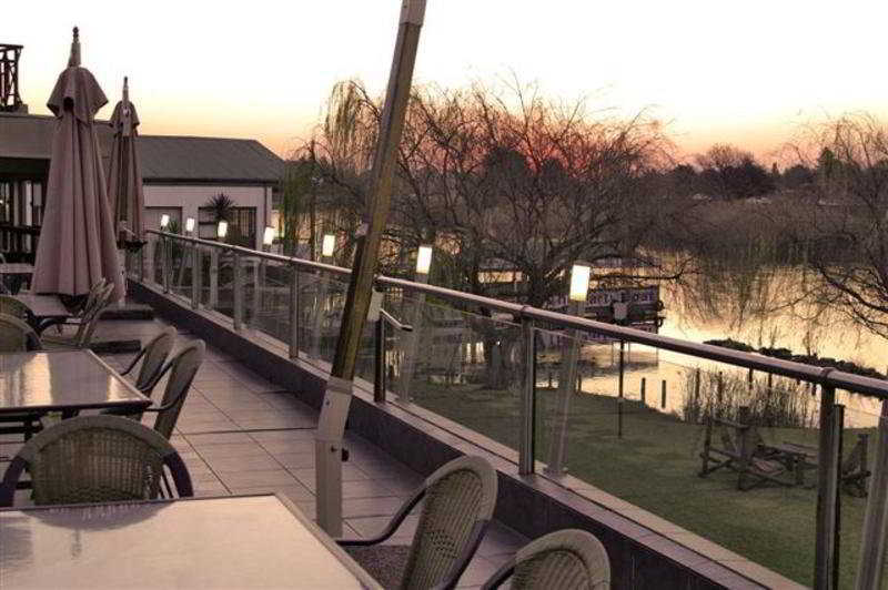 The Lakes Hotel & Conference Centre Бенони Екстериор снимка