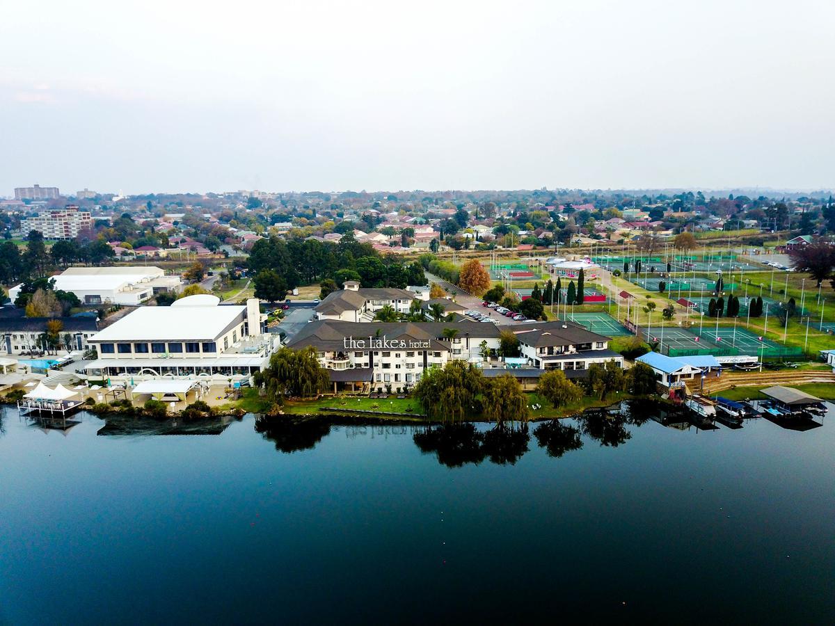 The Lakes Hotel & Conference Centre Бенони Екстериор снимка